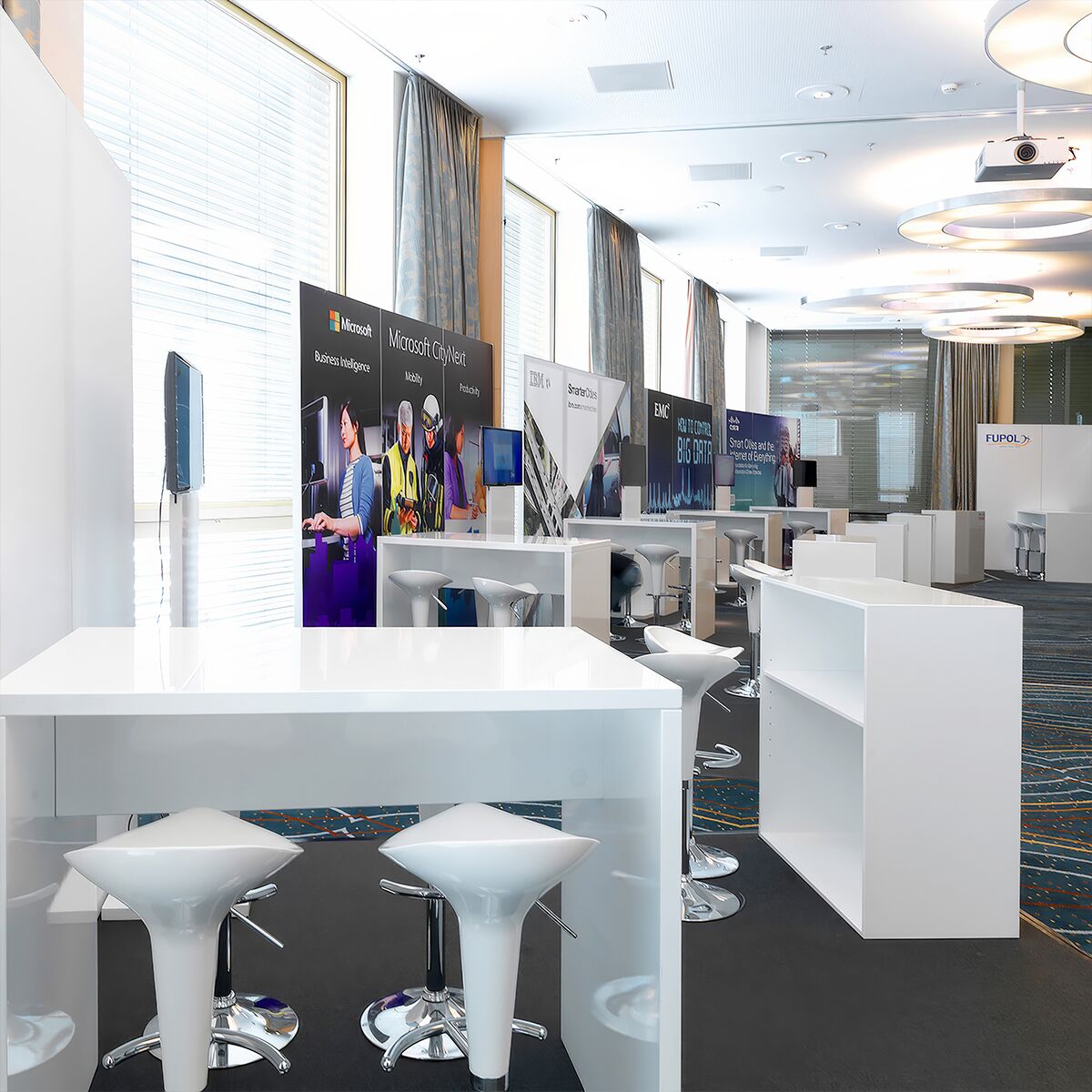 messe theke mieten mit messewand und stehtisch