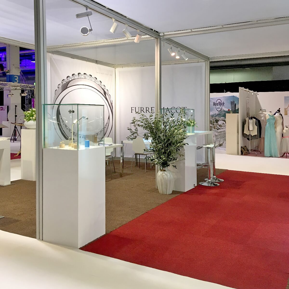 messe vitrine mieten mit led für schmuck