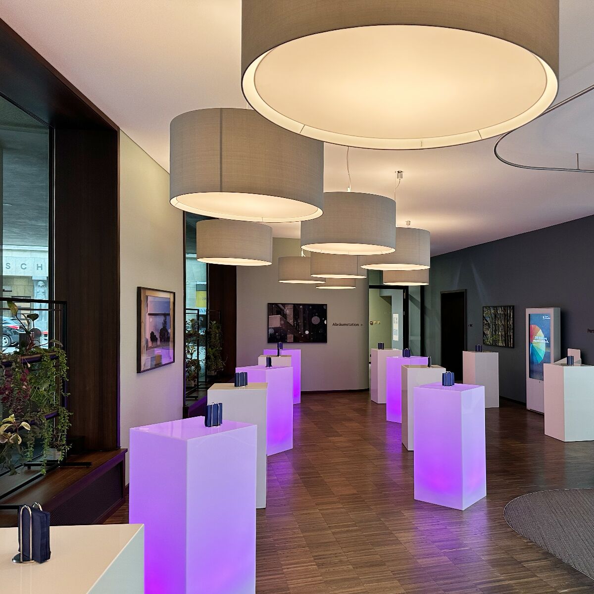 leucht stehtische mieten fuer kunden apero