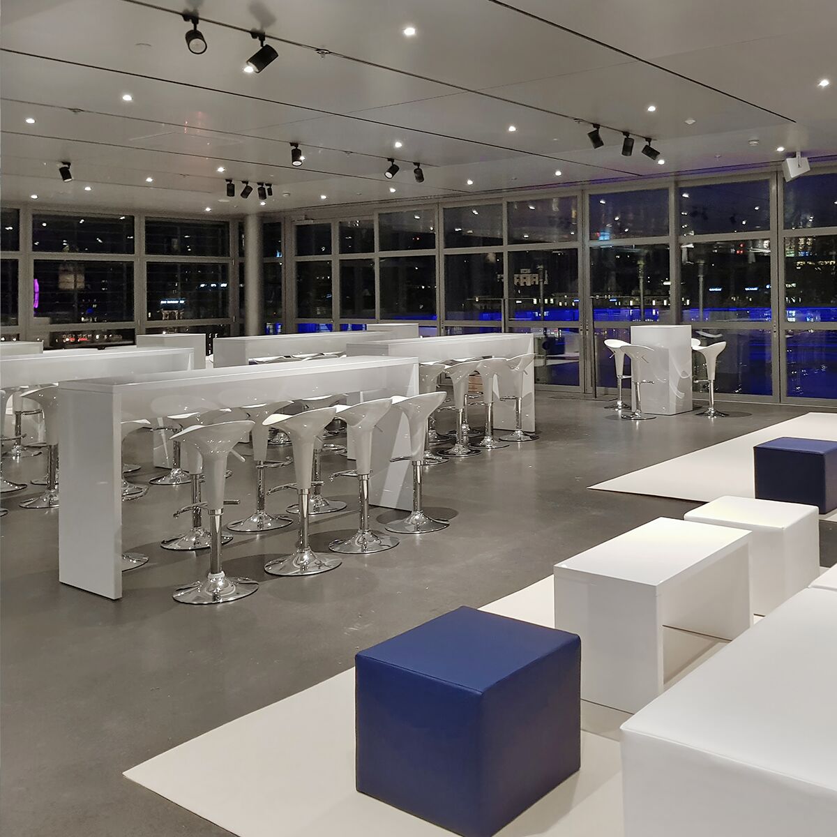 event stehtische mieten mit barhocker in weiss