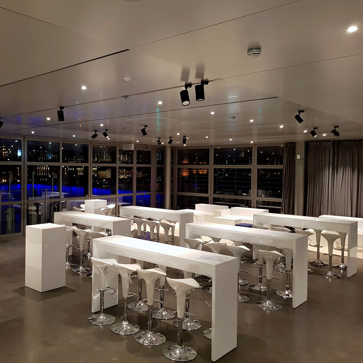 stehtische mieten mit barhocker