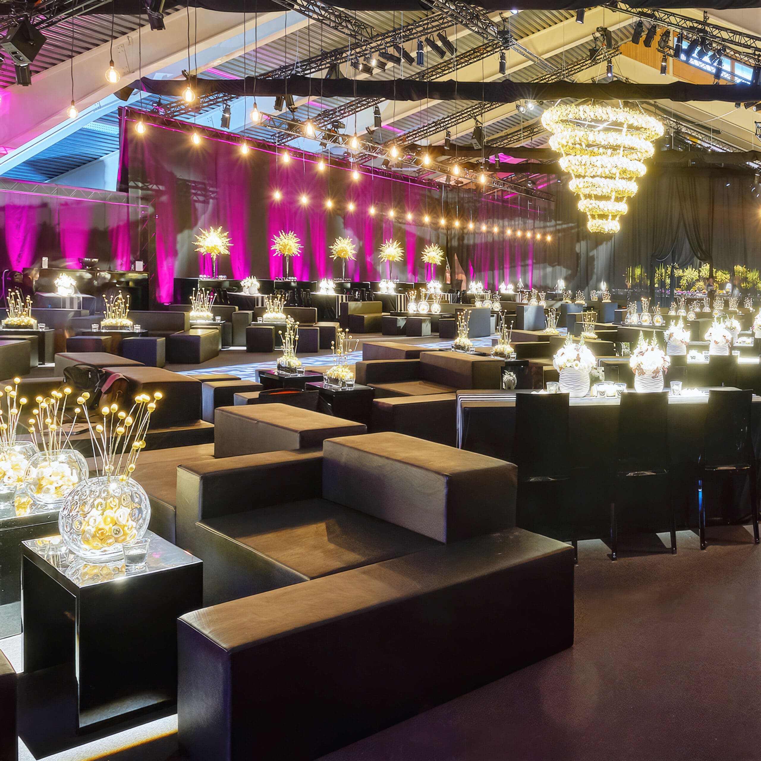 lounge-in-schwarz-mieten-für-firmenevent