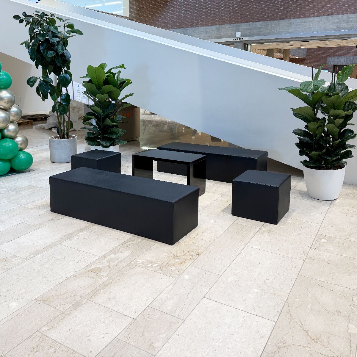 schwarze wuerfel lounge mieten