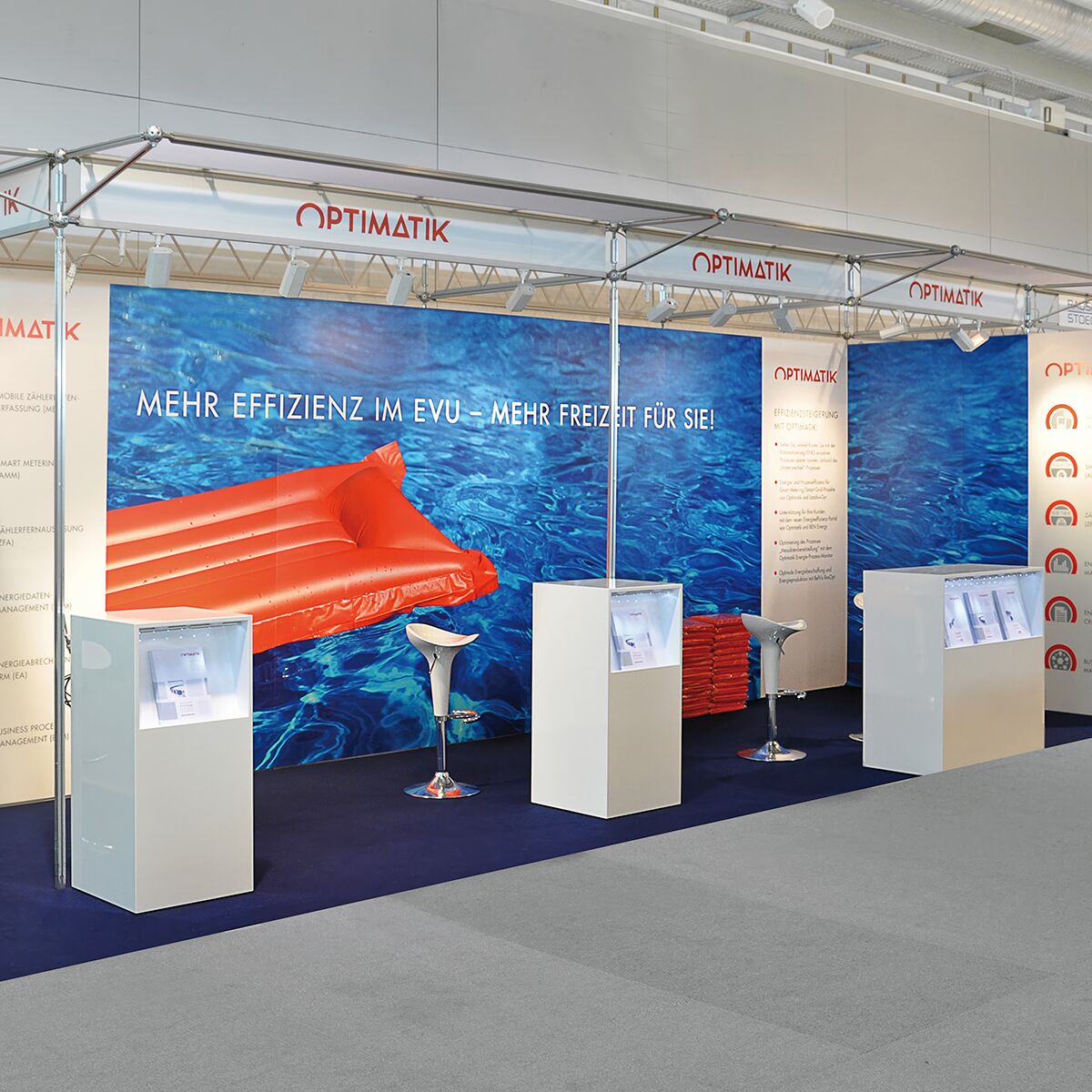 messe desk mieten mit katalogfach beleuchtet