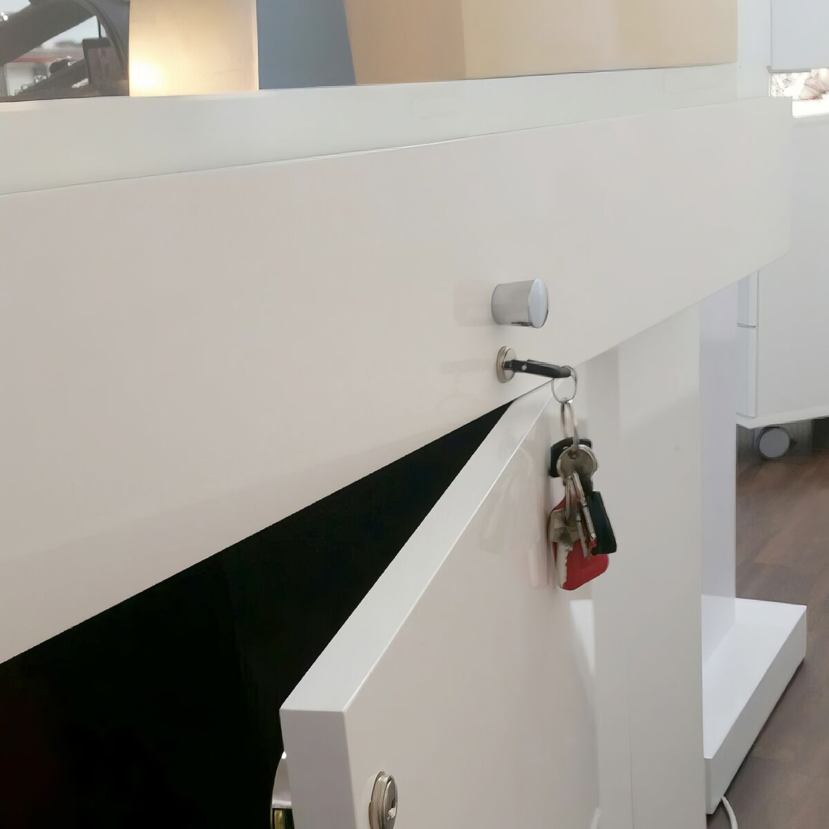 abschliessbare schubladen vitrine mieten