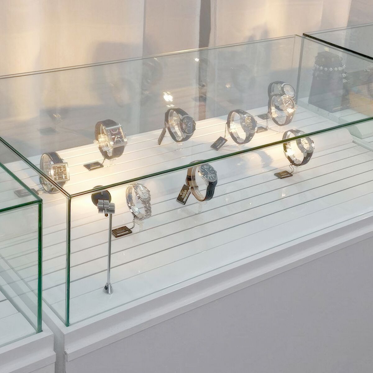 grosse uhren vitrine mieten mit glas und schublade