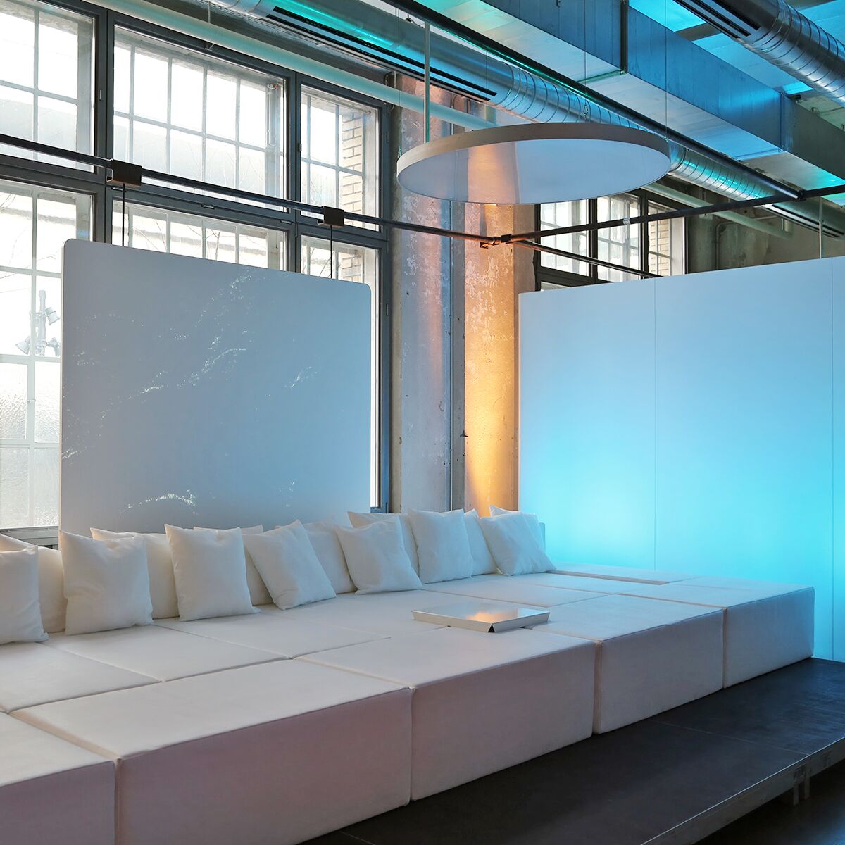 weisse lounge dekokissen mieten