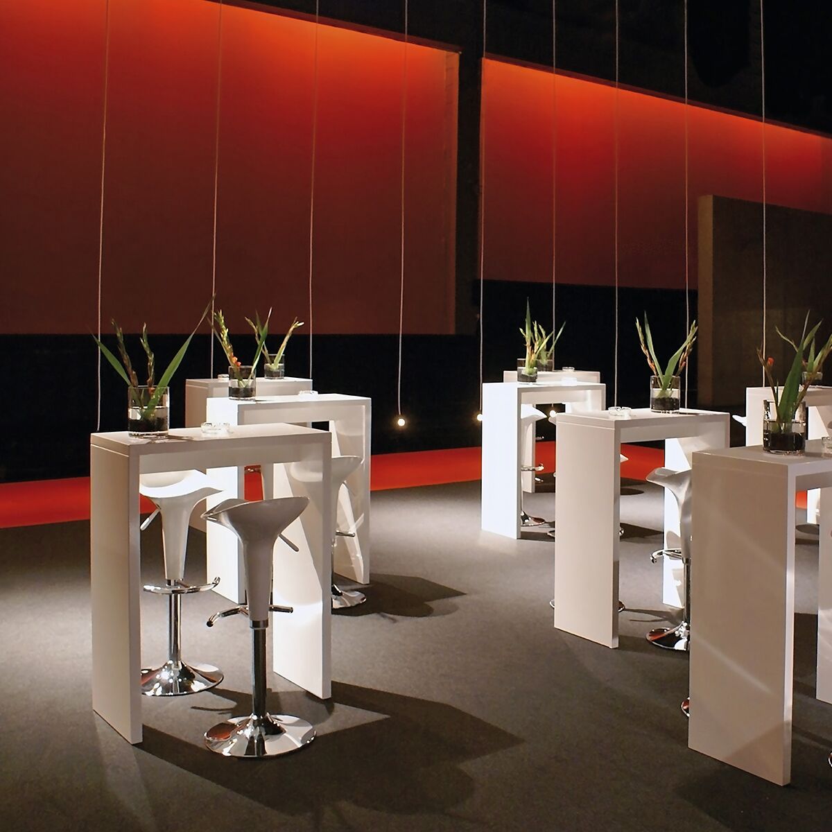 bar stehtisch mieten mit barhocker für event apéro