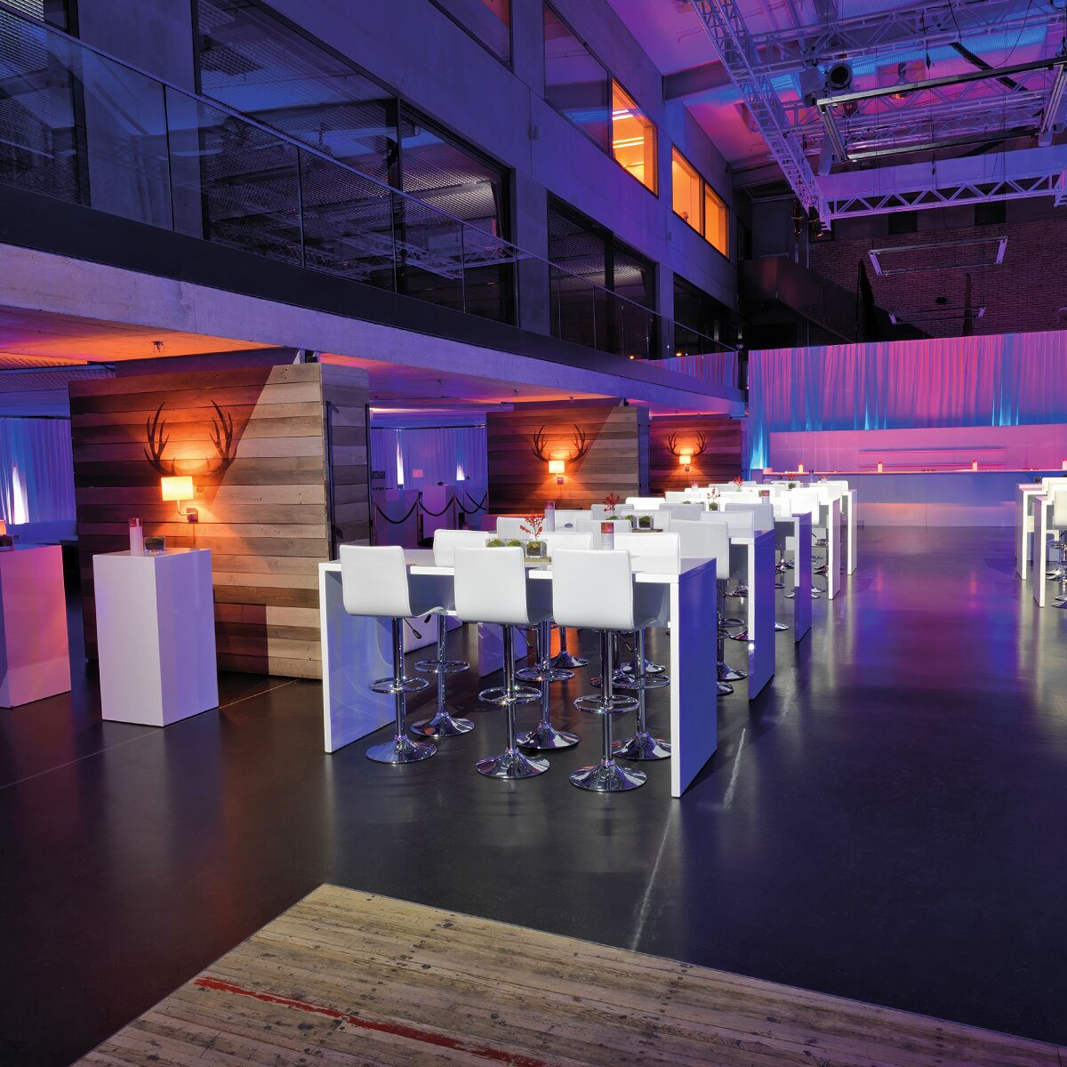 event hochtische mit lehnen barhocker mieten