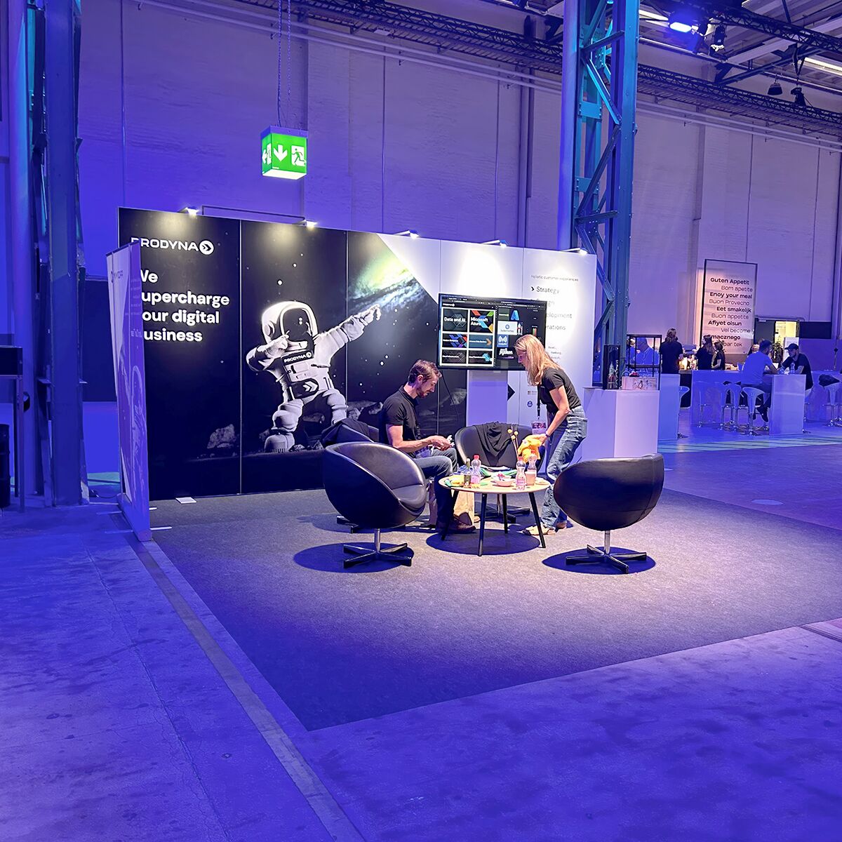 holz beistelltisch mieten