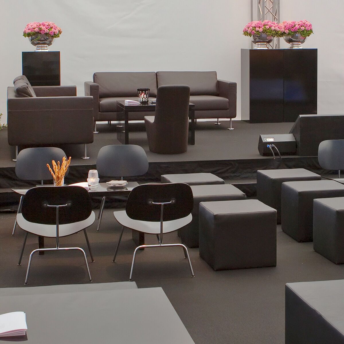 sitzwürfel mieten in schwarz