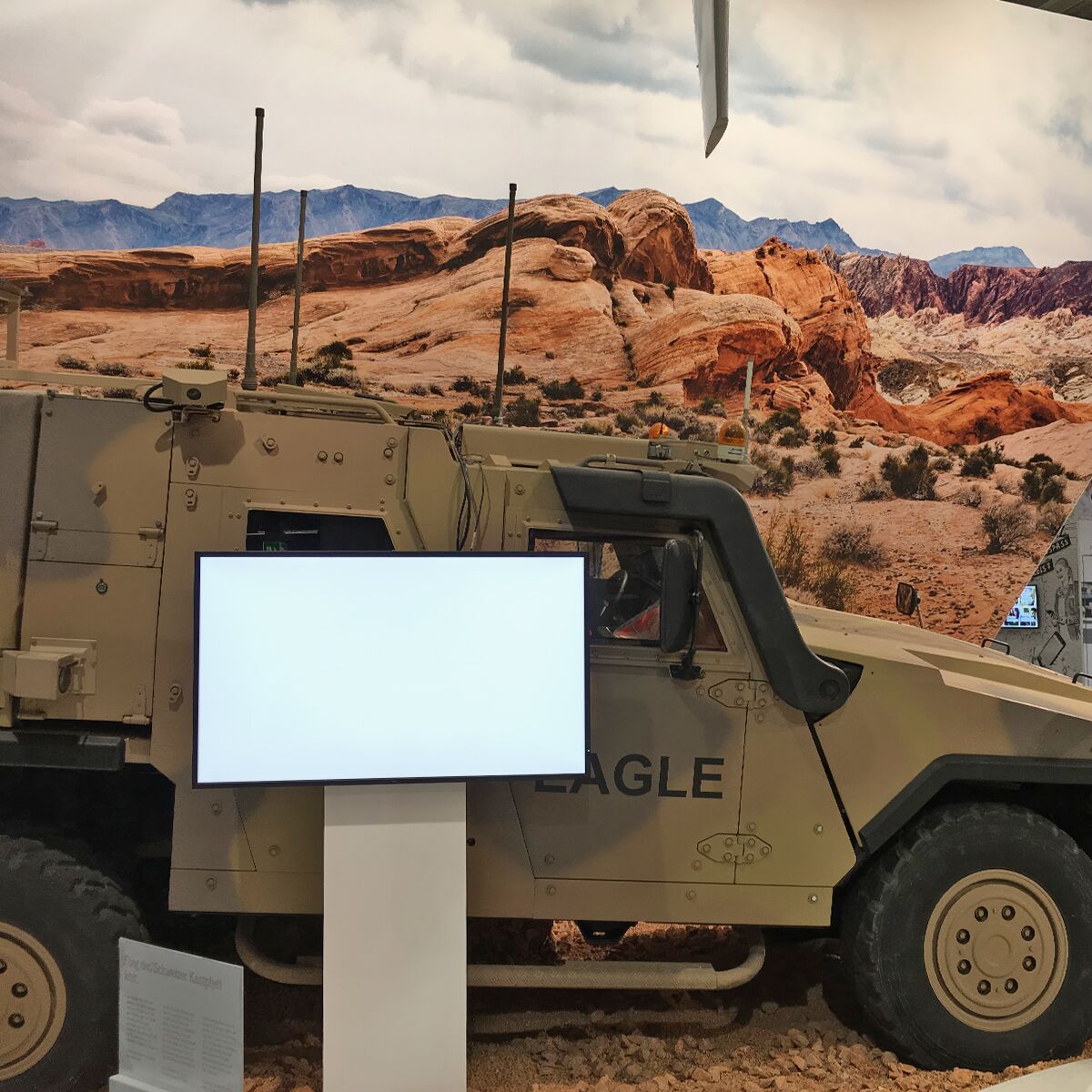 tv screen mieten für messestand