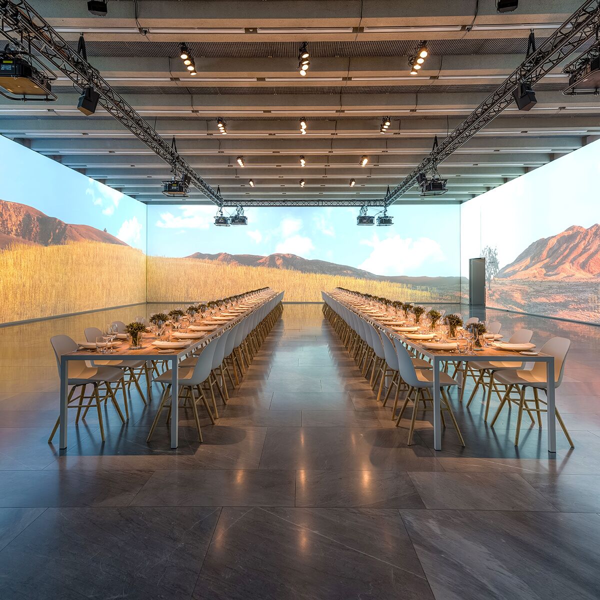 bankettstuhl mieten in weiss mit holzfüssen