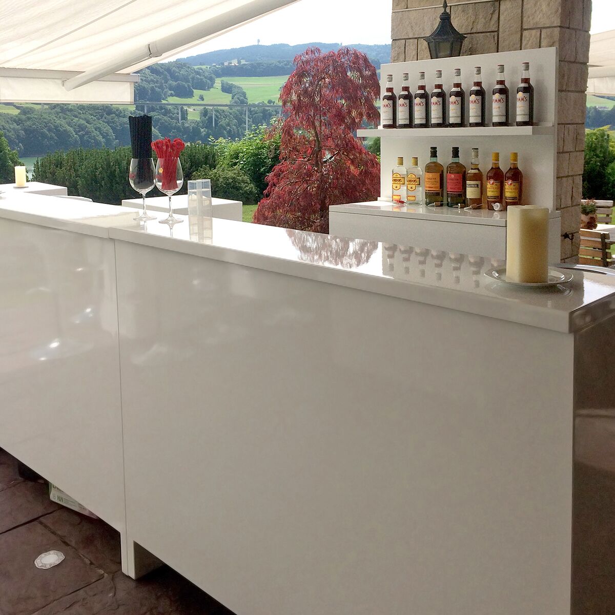 bar rückwand mieten mit flaschenablage