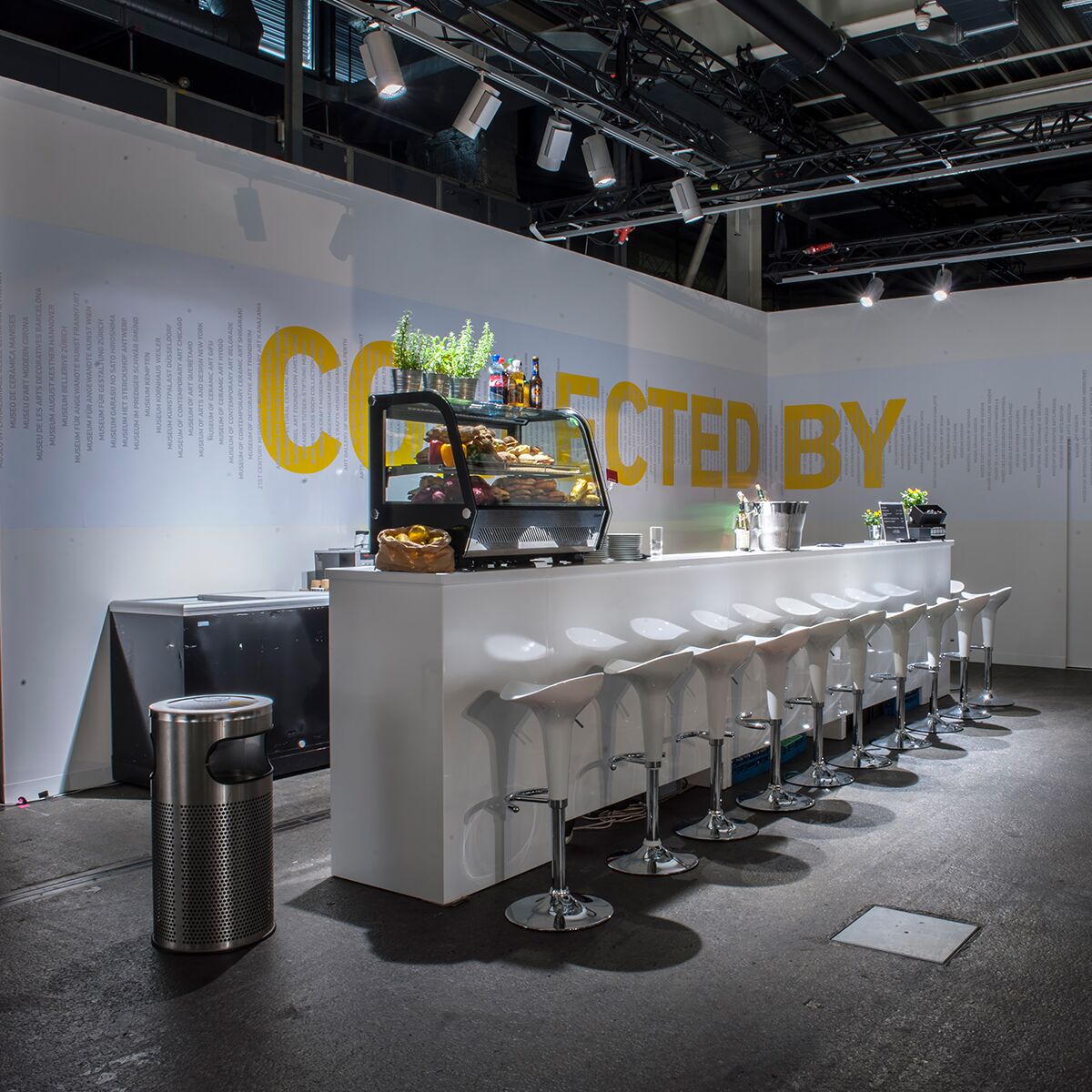 elegante barhocker mieten in weiss