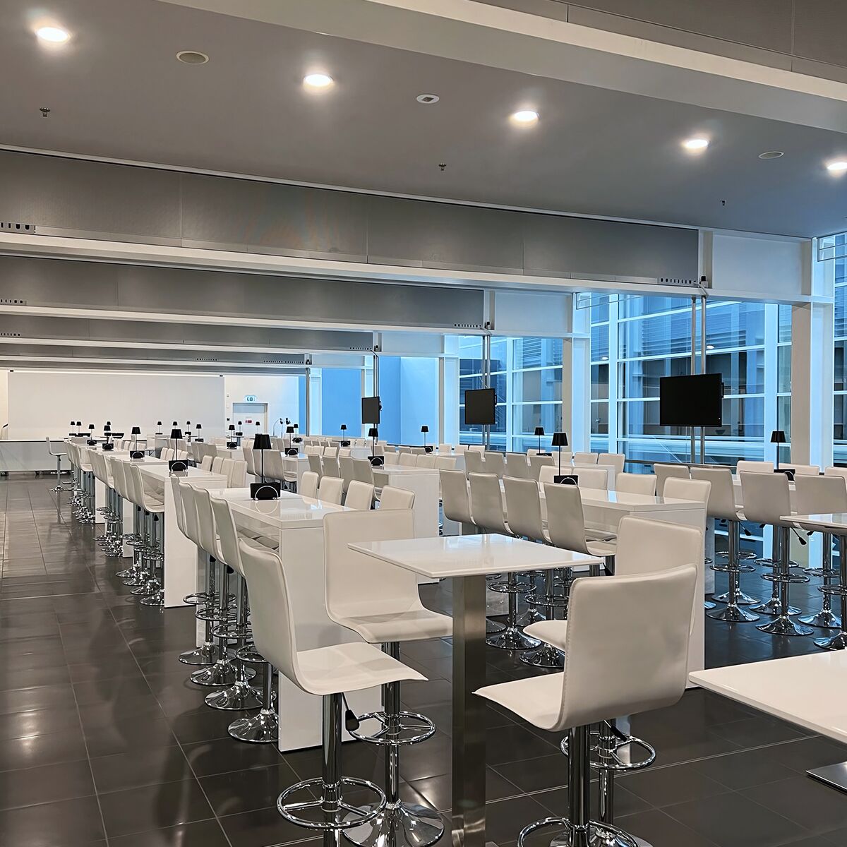 event stehtische mieten mit barhocker