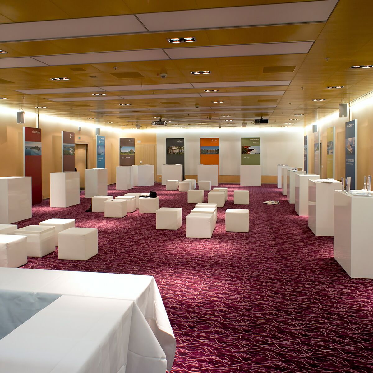 event und messe lounge mieten mit sitzwürfel