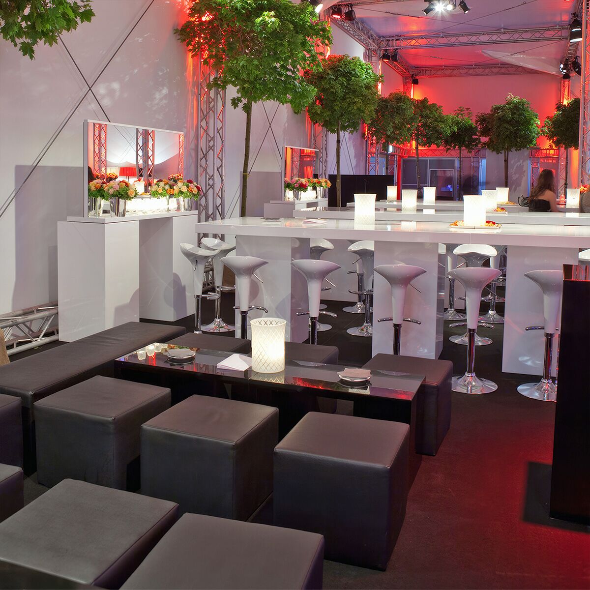 langer lounge tisch mieten mit event mietmöbel