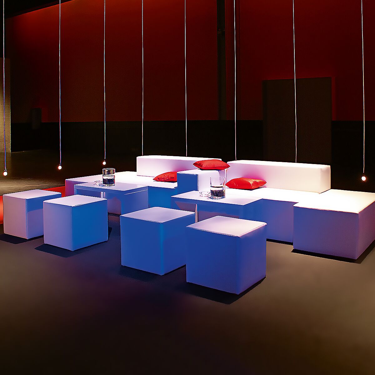 rote lounge dekokissen mieten