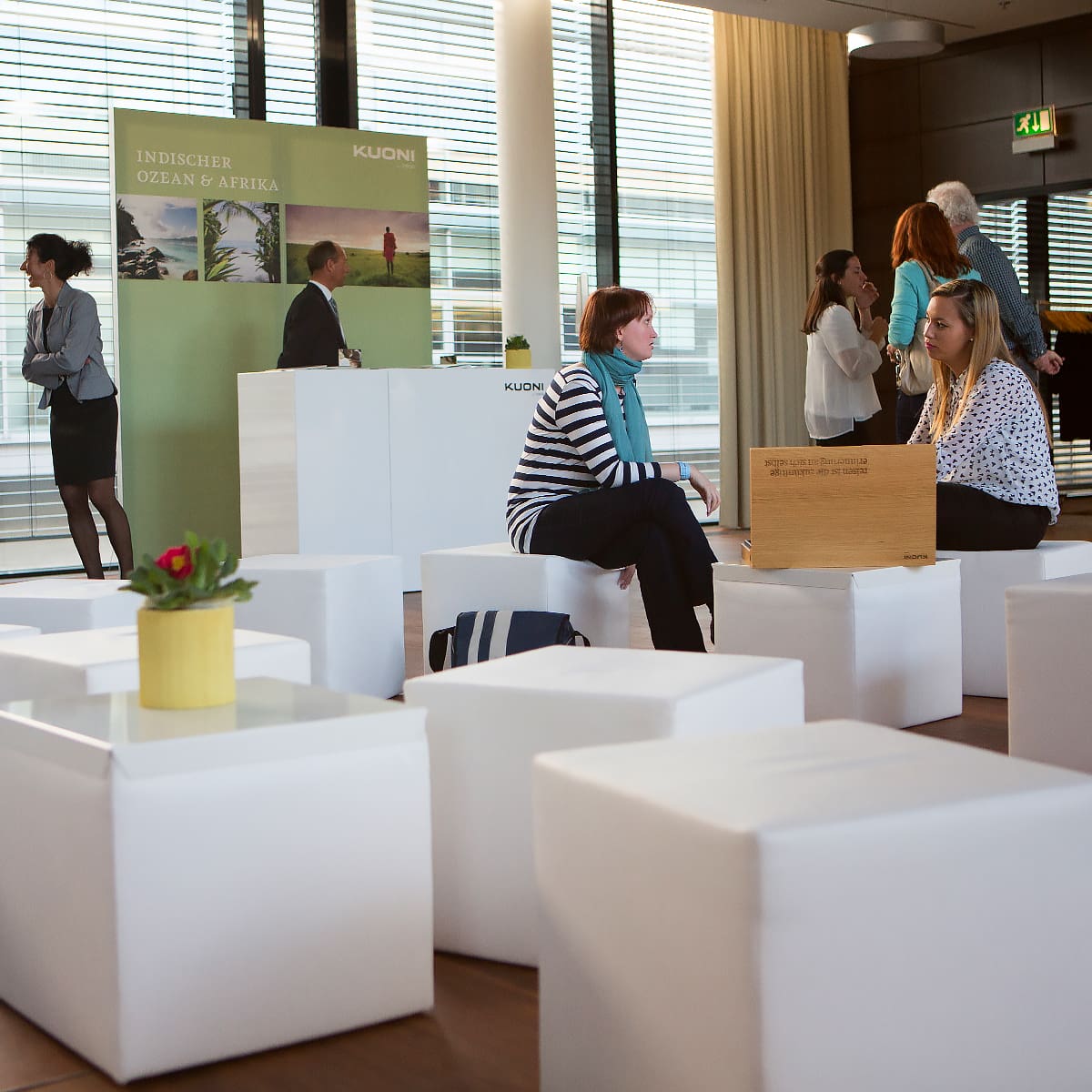 sitzwürfel-lounge-mieten-klein-für-messe-und-event