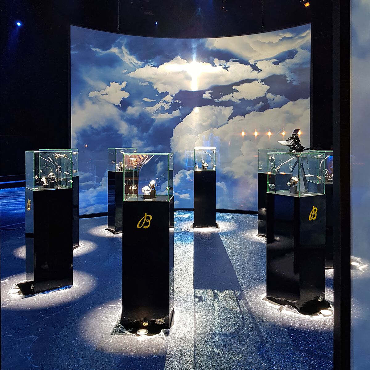 uhren vitrinen mieten für messe