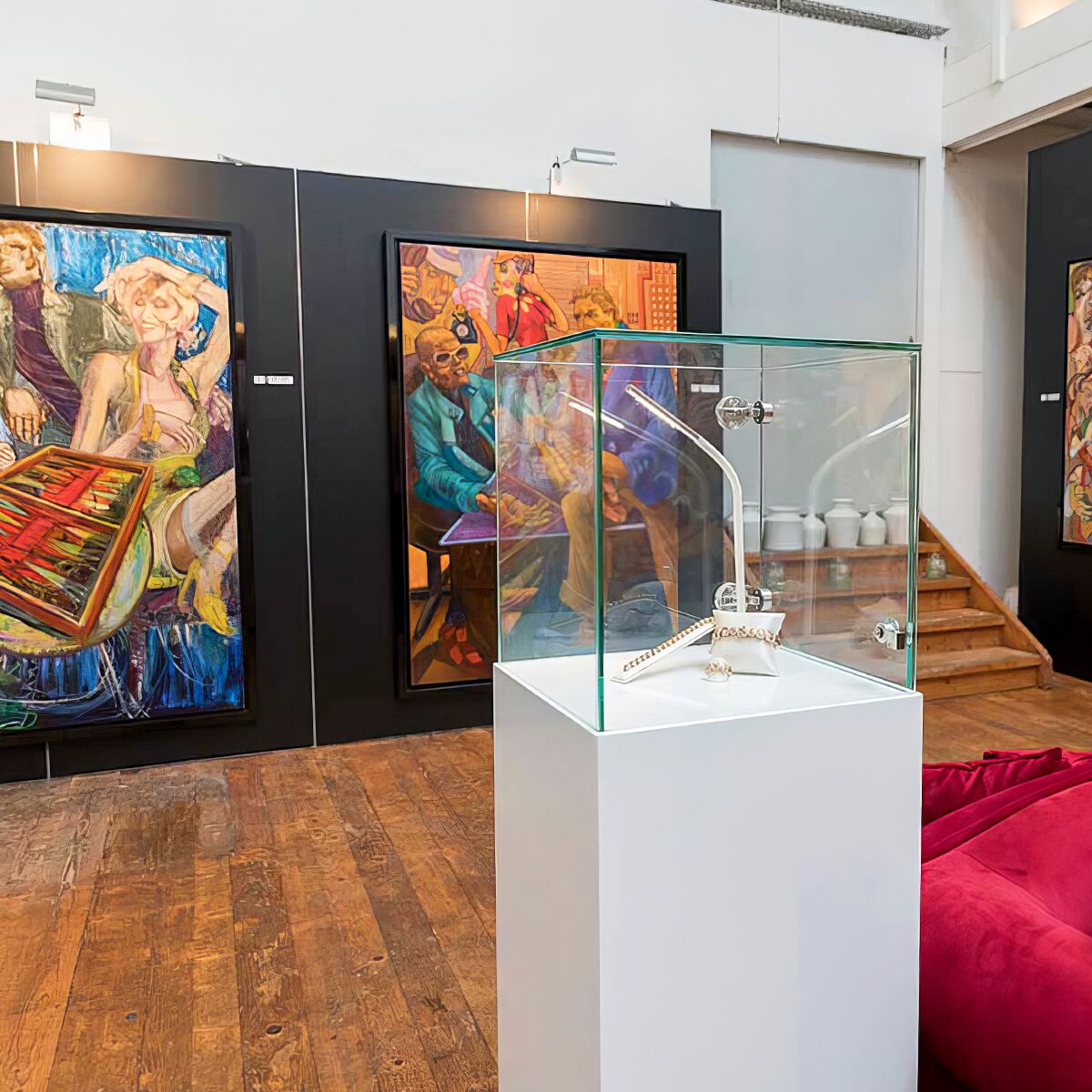 weisse schmuck vitrine mieten mit LED