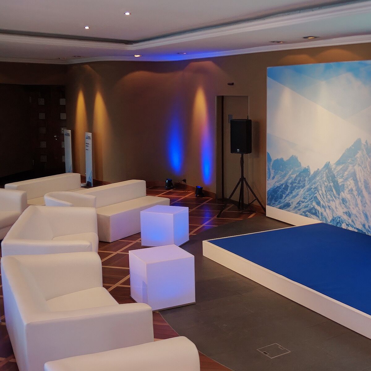 weisses 2 platz sofa mieten für event