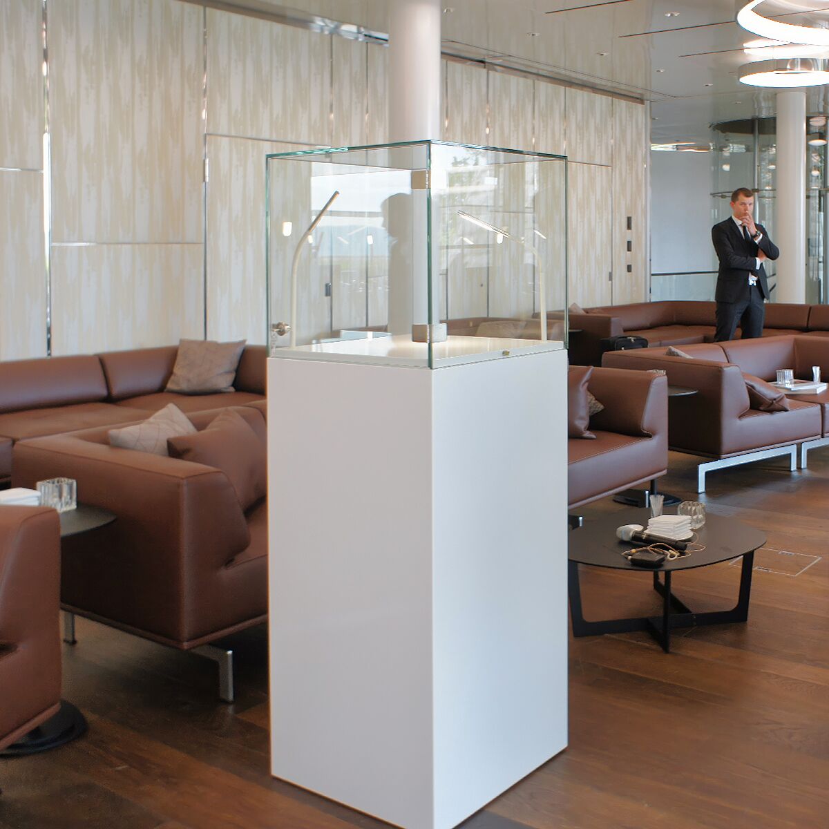 design vitrine mieten mit beleuchtung