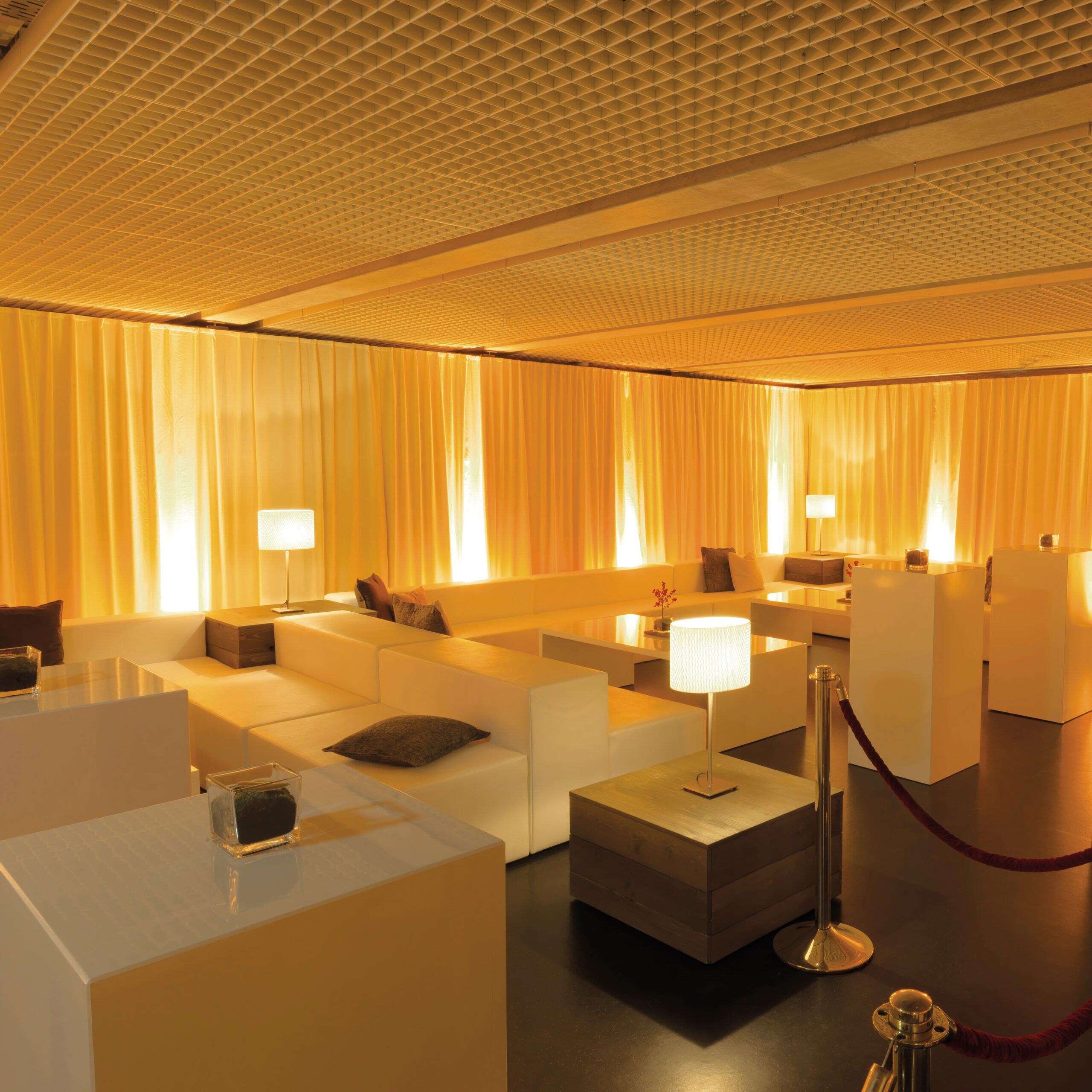 grosse eck lounge mieten für event