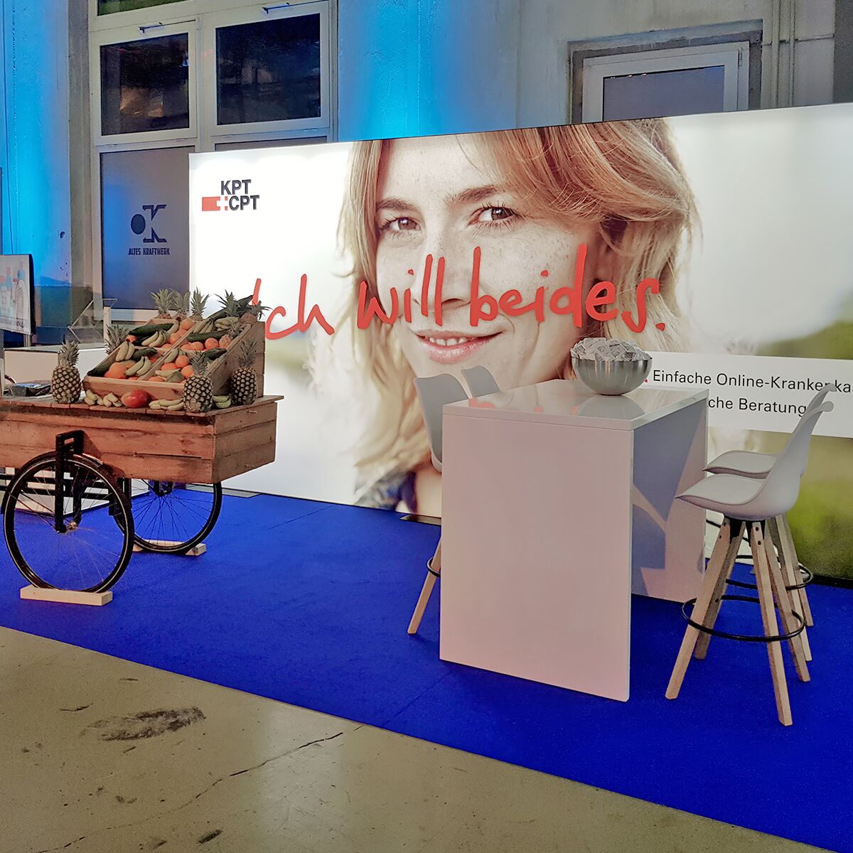 messe stehtisch mieten mit barhocker und rückwand