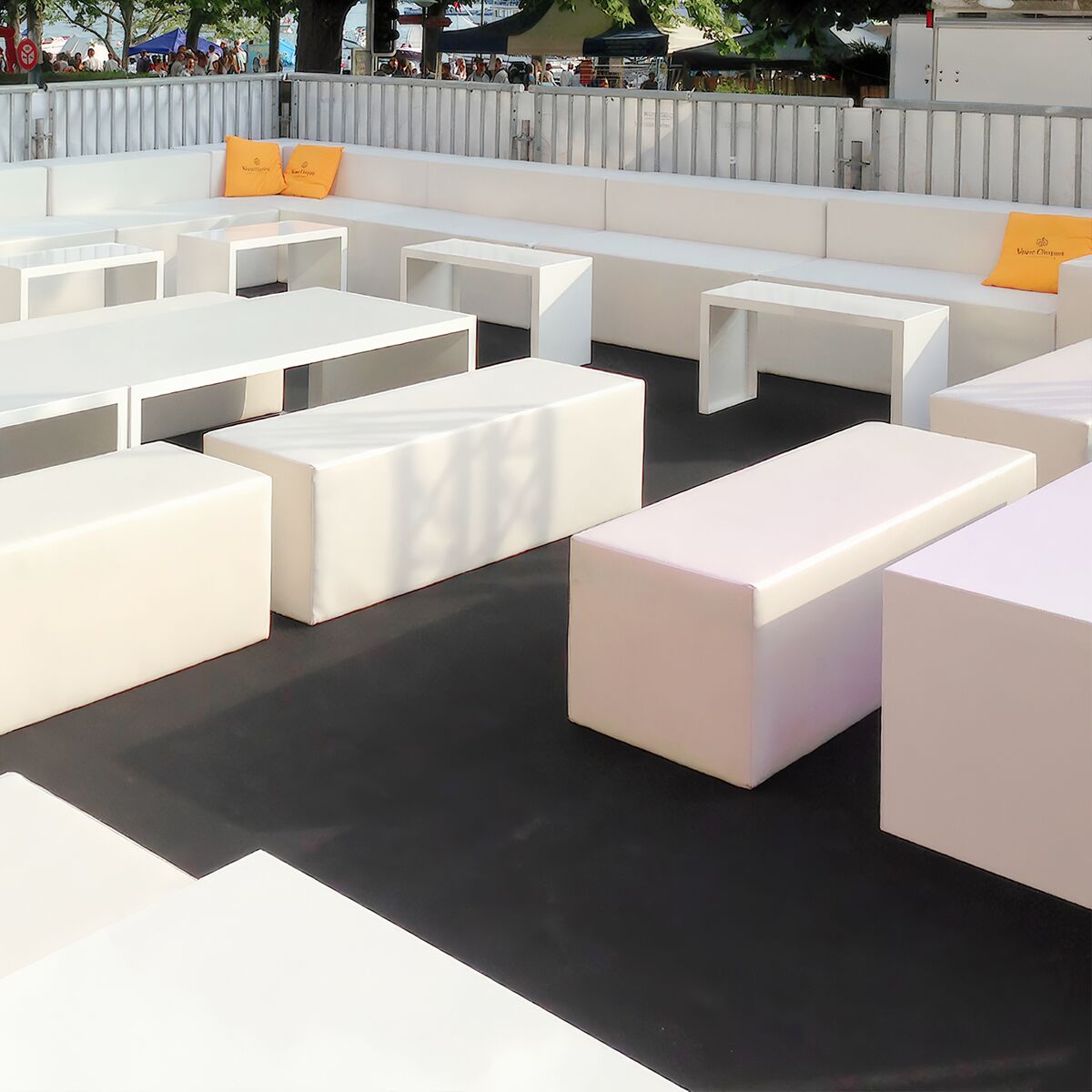 outdoor beistelltische mieten für lounge und sofa