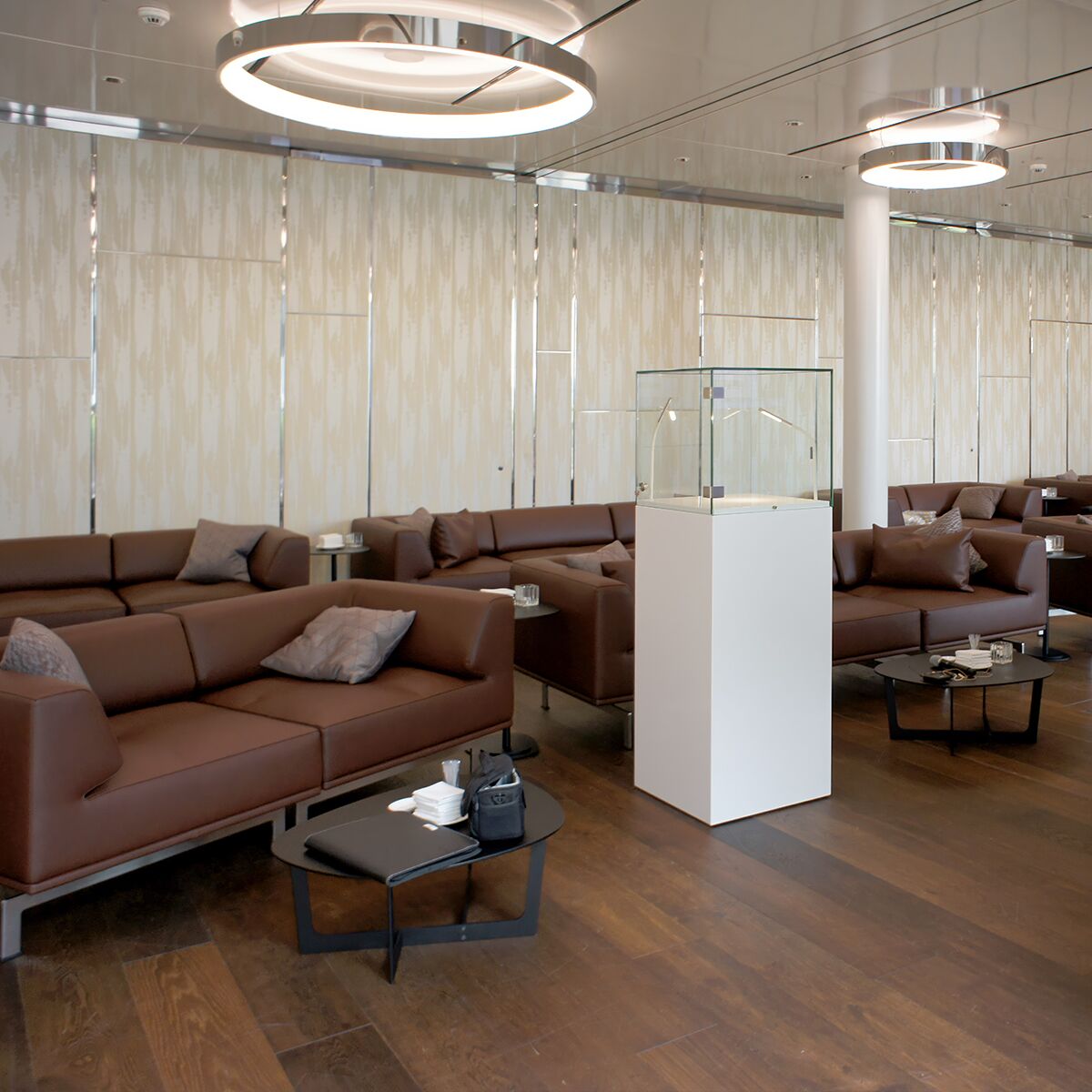 uhren vitrine mieten mit led