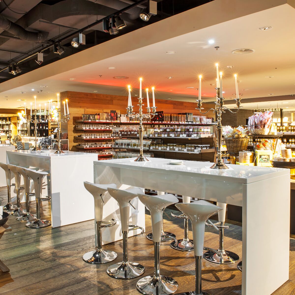 bankett stehtisch mieten mit barhocker für event dinner