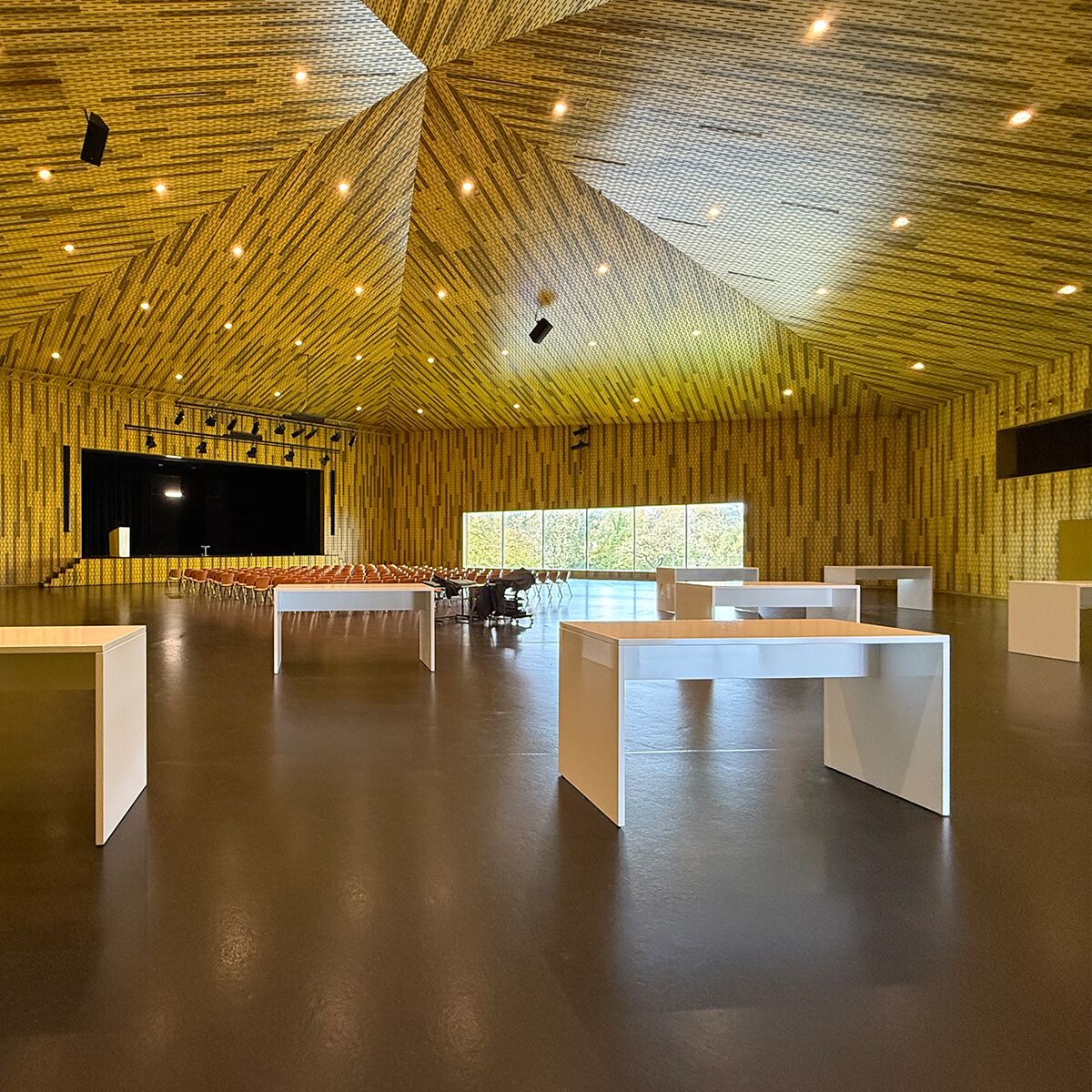 event location mit grossen stehtischen