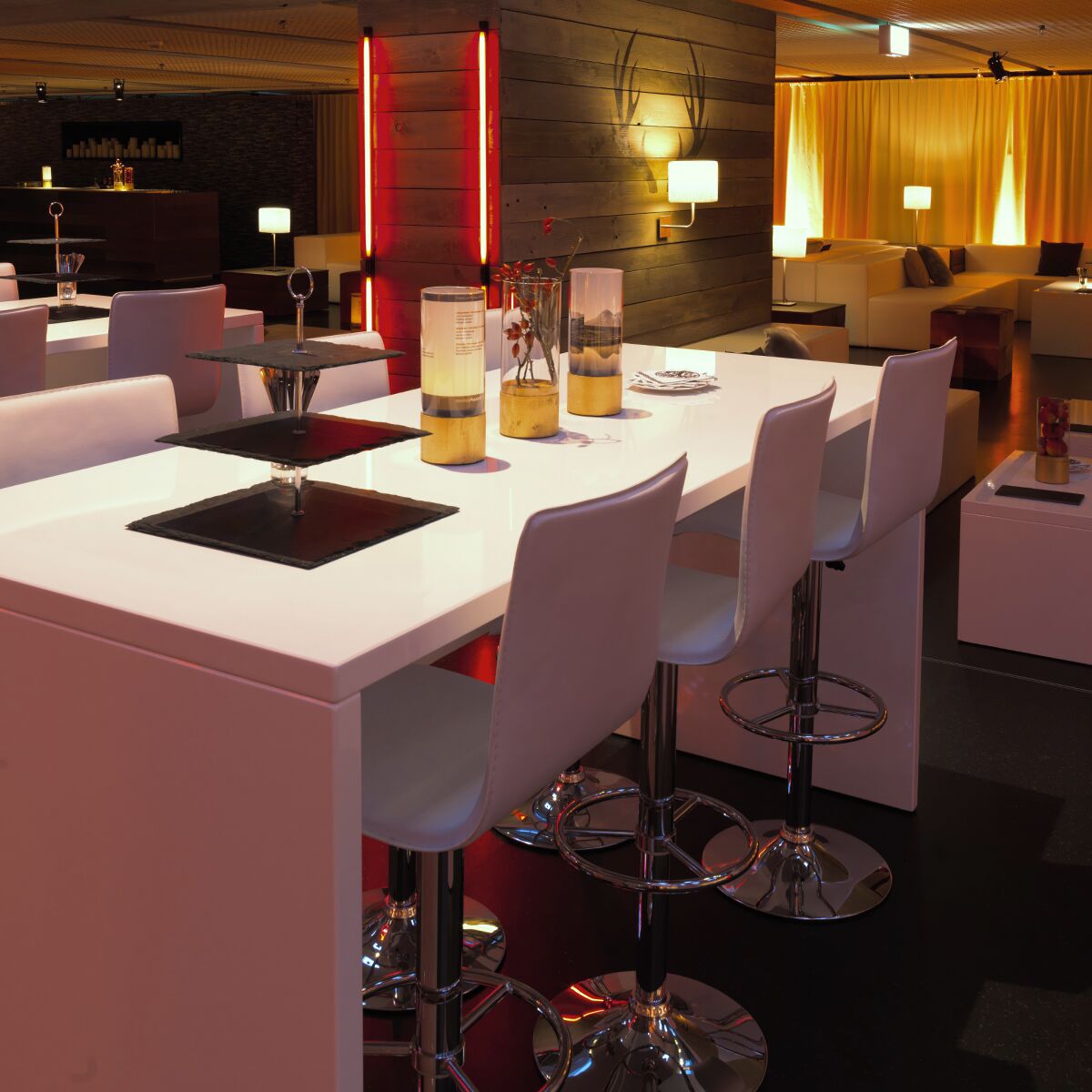 event stehtisch mieten für bankett mit barhocker