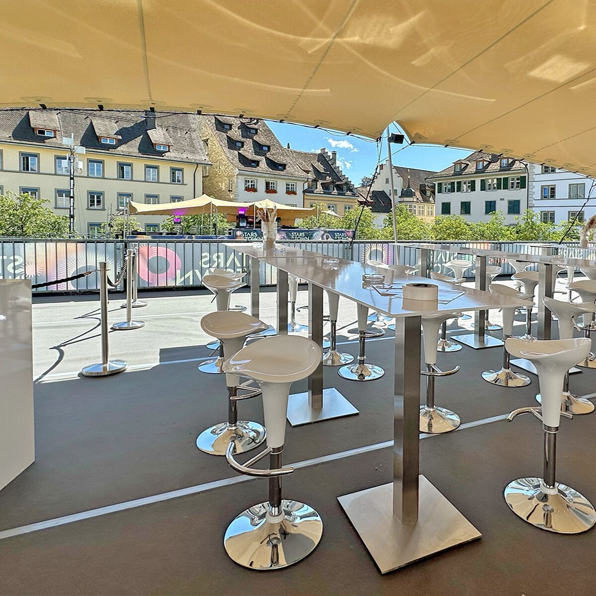 grosser outdoor hochtisch mieten für event catering
