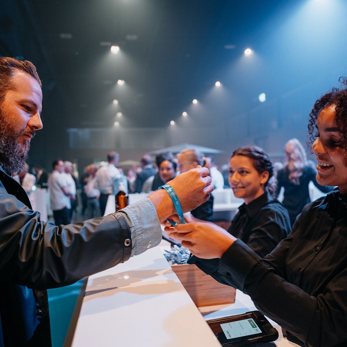 grosses empfangsmoebel fuer kunden event