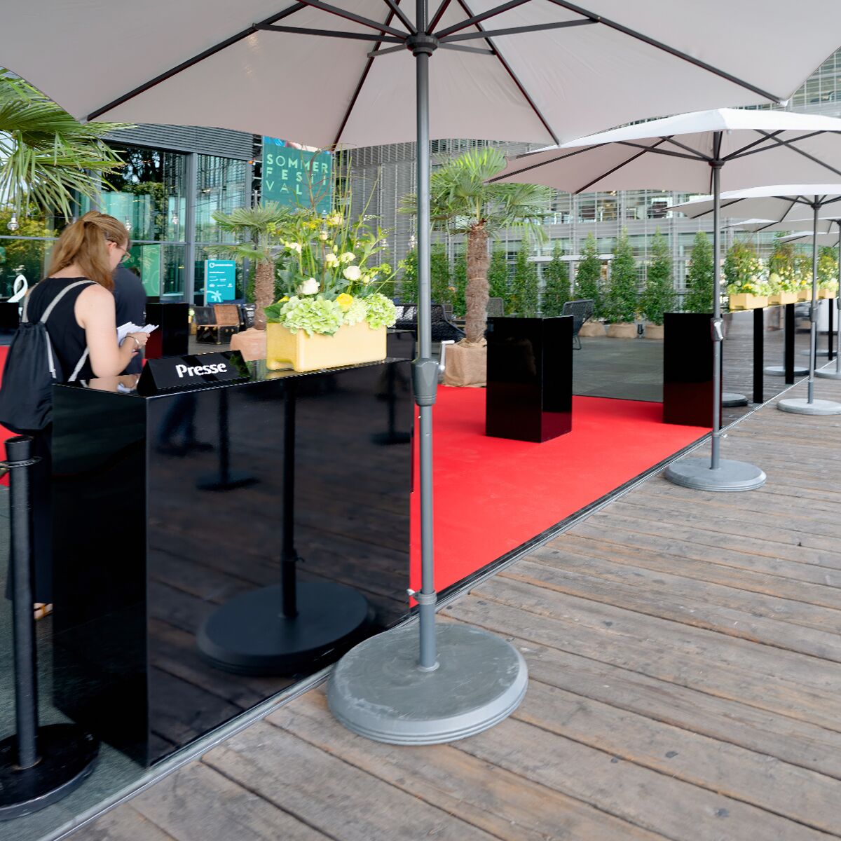 outdoor empfangstheke mieten in schwarz
