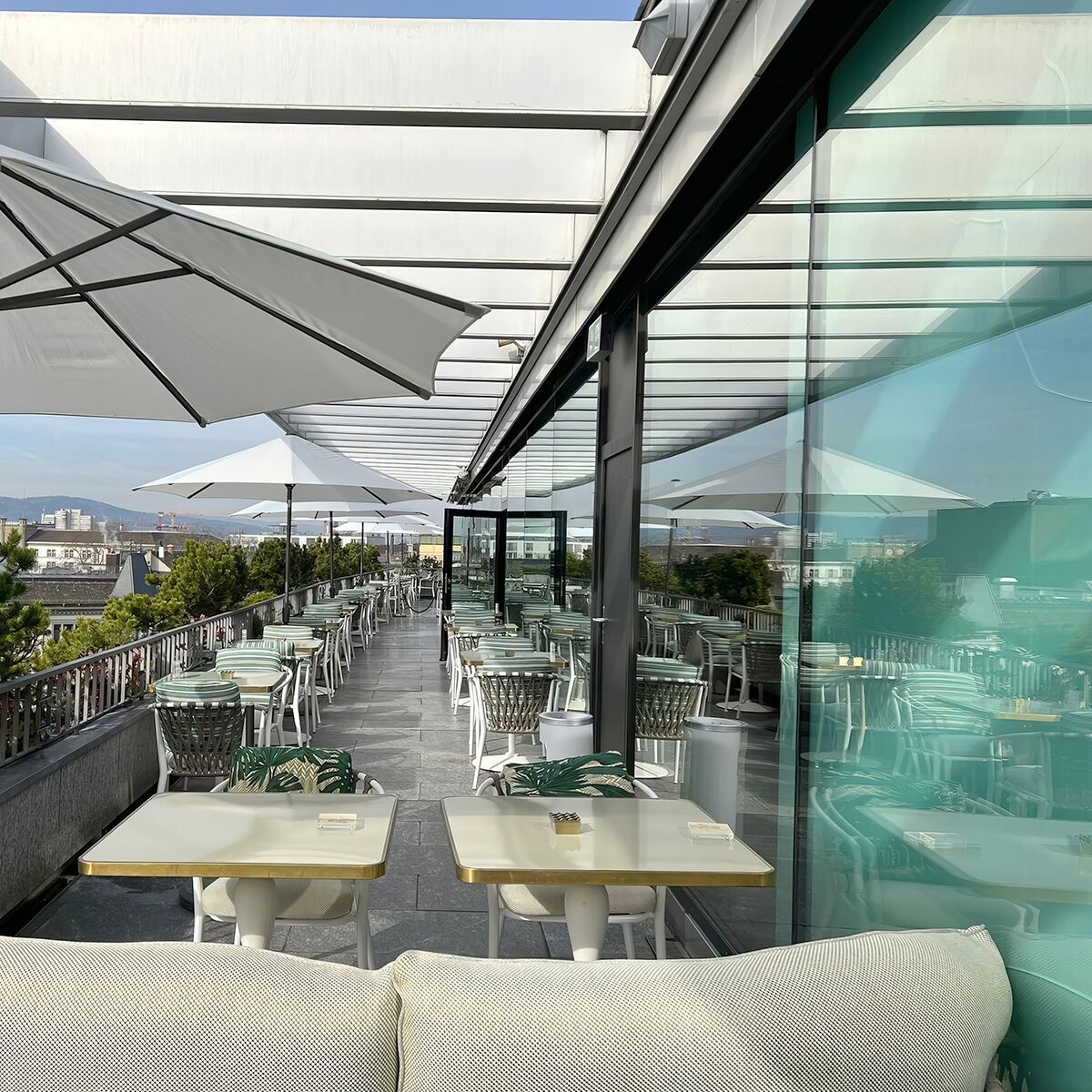 sonnenschirme mieten für terrassen event